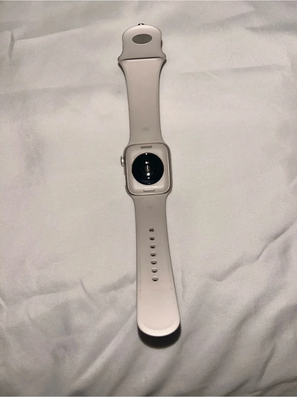 Apple Watch SE Second Gen 40mm in Cream Silicone with White Magnetic Charger